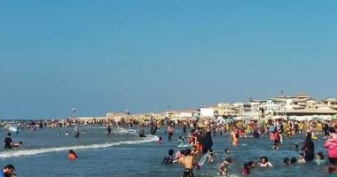 إنقاذ 60 حالة من الغرق بشواطئ رأس البر فى دمياط.. صور