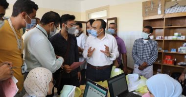 نائب محافظ المنيا يتفقد أعمال القوافل الطبية لجامعة عين شمس بمغاغة وبني مزار
