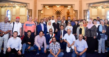 ممثلو الكيانات المصرية بالخارج يختتمون زيارة العاصمة الإدارية بمسجد الفتاح العليم