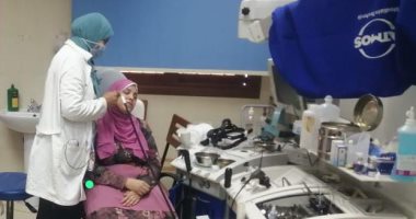 إجراء الكشف الطبي على 120 مريضاً أولى بالرعاية في قافلة مجانية بكفر الشيخ