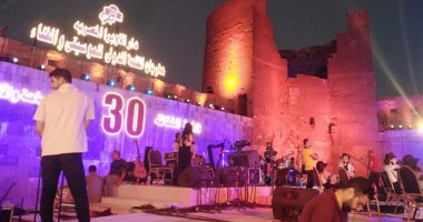 التجهيزات النهائية لمهرجان القلعة للموسيقى والغناء.. صور