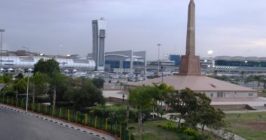 مسلة رمسيس الثانى تغادر مطار القاهرة بعد أكثر من 4 عقود فى طريقها للمتحف الكبير