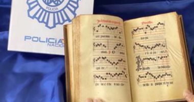 الشرطة الإسبانية تعثر على كتاب قداس يعود لسنة 1526 فى موقف سيارات