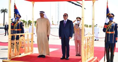 الرئيس السيسي يستقبل الشيخ محمد بن زايد رئيس دولة الإمارات بمطار العلمين
