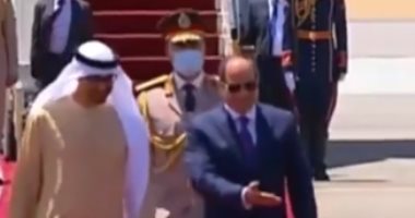 الرئيس السيسي يستقبل الشيخ محمد بن زايد رئيس الإمارات فى مطار العلمين.. فيديو