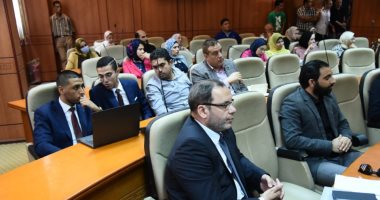 محافظ بورسعيد يستعرض المشروعات المقترحة ضمن مبادرة المشروعات الخضراء والذكية