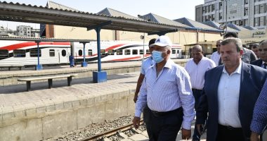 وزير النقل يتفقد تنفيذ مشروع تحديث نظم الإشارات بخط قطار القاهرة ـ إسكندرية