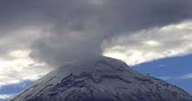 لأول مرة هذا العام.. ثوران بركان "بيتون دى لا فورنيز" الفرنسى 