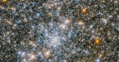 Hubble takes a picture of thousands of stars close to each other