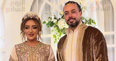 على الطريقة المغربية.. عبد الفتاح جرينى وجميلة البدوى يحتفلان بزفافهما
