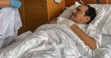 محمد ثروت يخضع لعملية جراحية دقيقة فى القلب.. وابنه: دعواتكم بالتعافى