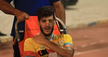 نقل محمد نصر مدافع الإسماعيلى إلى المستشفى بعد الإصابة أمام إيسترن
