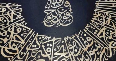 إمام مسجد بدرجة فنان.. الشيخ محمد يجيد فن الرسم بأعواد القمح .. صور