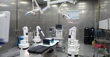 الخشت يعلن بدء استخدام الروبوت الجراحى بوحدة علاج القصور الكلوى  بقصر العينى