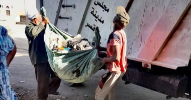 رئيس مدينة الأقصر يتابع حملات النظافة والتجميل ورفع المخلفات بالأحياء.. صور