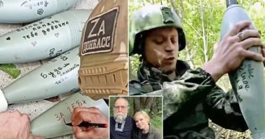 الجنود الروس يكتبون اسم داريا دوجينا على القذائف قبل قصف أوكرانيا.. فيديو وصور