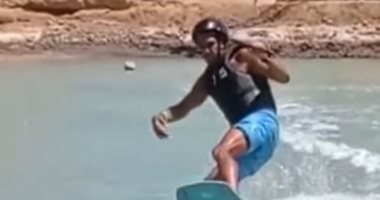 آسر ياسين يستمتع بممارسة التزلج على المياه.. فيديو وصور