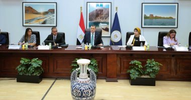 اجتماع وزير السياحة يتابع استعدادات الوزارة لاستضافة مصر لمؤتمر "COP 27"