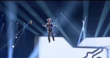 جونى ديب يفاجئ جمهور حفل جوائز MTV بظهوره معلقا فى الهواء