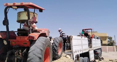 وزارة الزراعة ترسل جرارات وسلفات نشادر إلى شمال سيناء.. صور