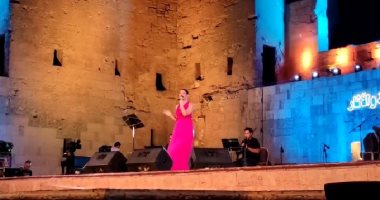 نوران أبو طالب تقدم أغاني محمد منير في حفل مهرجان القلعة 