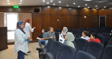 جامعة حلوان الأهلية تستقبل الطلاب المتقدمين وتجيب على استفساراتهم.. صور