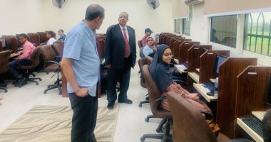 رئيس جامعة الأقصر يتابع اختبارات ثالث مراحل مبادرة أشبال مصر الرقمية.. صور