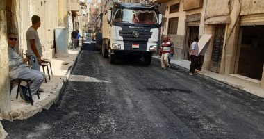 محافظ الإسكندرية: إنجاز 60% من أعمال الرصف فى 12 شارع بحي الجمرك 