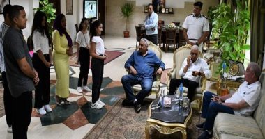 محافظ جنوب سيناء يلتقى أعضاء مبادرة شرم الشيخ بدون نفايات إلكترونية