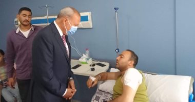محافظ القليوبية يزور رئيس مباحث القناطر الخيرية في المستشفى