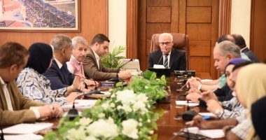 محافظ بورسعيد يناقش الاستعدادات النهائية لمشروعات مبادرة المشروعات الخضراء