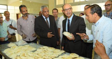 رئيس جامعة أسيوط يتفقد مخبز المنتجات الخالية من الجلوتين بكلية الزراعة