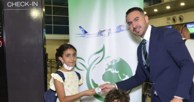 مصر للطيران تسير رحلة جديدة إلى أثينا بخدمات صديقة للبيئة.. صور