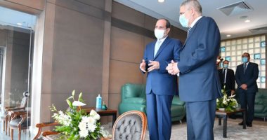 الرئيس السيسي يصل مقر هيئة قناة السويس بالإسماعيلية
