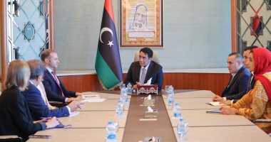 "المنفي" يبحث مع المبعوث الفرنسي لدى ليبيا توطيد العلاقات بين البلدين