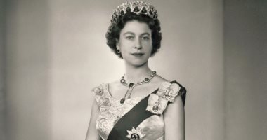 أبرز مقتنيات ارتدتها الملكة إليزابيث الثانية فى حياتها.. صور 