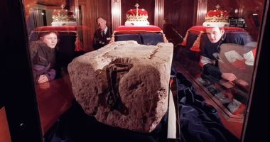 10 معلومات عن "حجر القدر" المستخدم فى مراسم تتويج ملوك بريطانيا.. صور