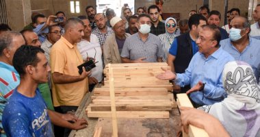 محافظ الإسكندرية يتفقد أعمال تطوير ورشة النجارة بالحضرة بعد تحويلها لورشة إنتاجية