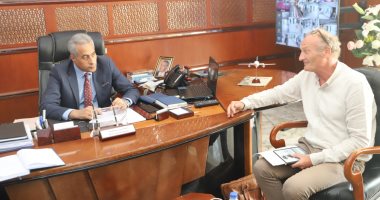 وزير القوى العاملة خلال لقائه مع مسؤول منظمة العمل الدولية:مصر تحترم الاتفاقيات