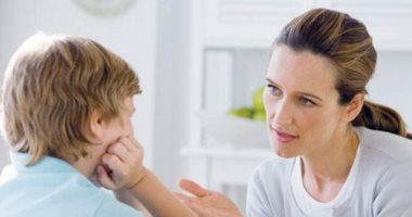 أخطاء شائعة عند تهذيب طفلك وطرق إيجابية لتعديل السلوك