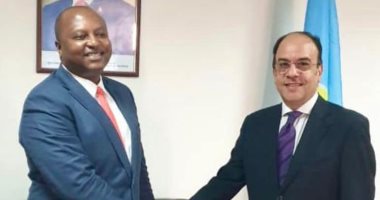 سفير مصر ببوجمبورا يبحث مع وزير خارجية بوروندي تعزيز أواصر العلاقات الثنائية