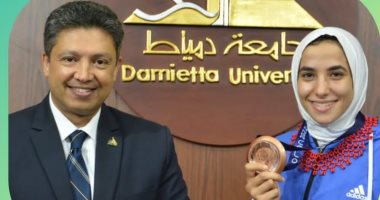 رئيس جامعة دمياط يهنئ يمنى عياد لحصولها على وسام الدولة من الطبقة الثالثة
