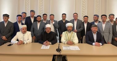 وزير الأوقاف ومفتى كازاخستان يكرمان الأئمة لاجتيازهم الدورة العلمية المتخصصة