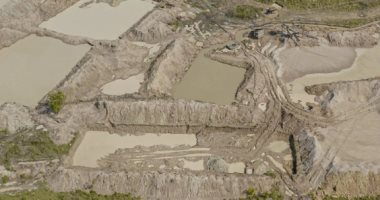 خبراء يطالبون بوقف استخراج الوقود الأحفورى بالأمازون بسبب الانسكابات النفطية