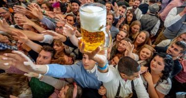 ألمانيا تحتفل بمهرجان البيرة في أكتوبر المقبل بعد إلغائه عامين بسبب كورونا