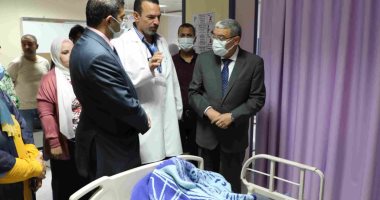 جولة تفقدية مفاجئة لمحافظ المنيا على المستشفيات والمراكز الطبية.. صور