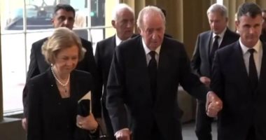 ملك إسبانيا السابق يحضر جنازة إليزابيث الرسمية رغم رفض الحكومة