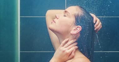 أخطاء أثناء الاستحمام تؤثر على صحة الجلد والشعر