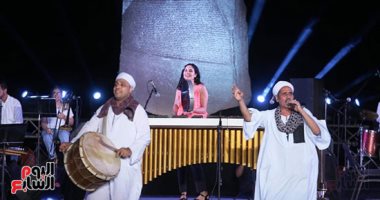 نسمة عبد العزيز تعزف أغنيات عدوية ووردة فى حفل مهرجان رشيد