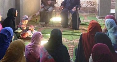 "القومى للمرأة" يواصل تنظيم جلسات الدوار داخل 7 قرى لـ"حياة كريمة" بأسوان